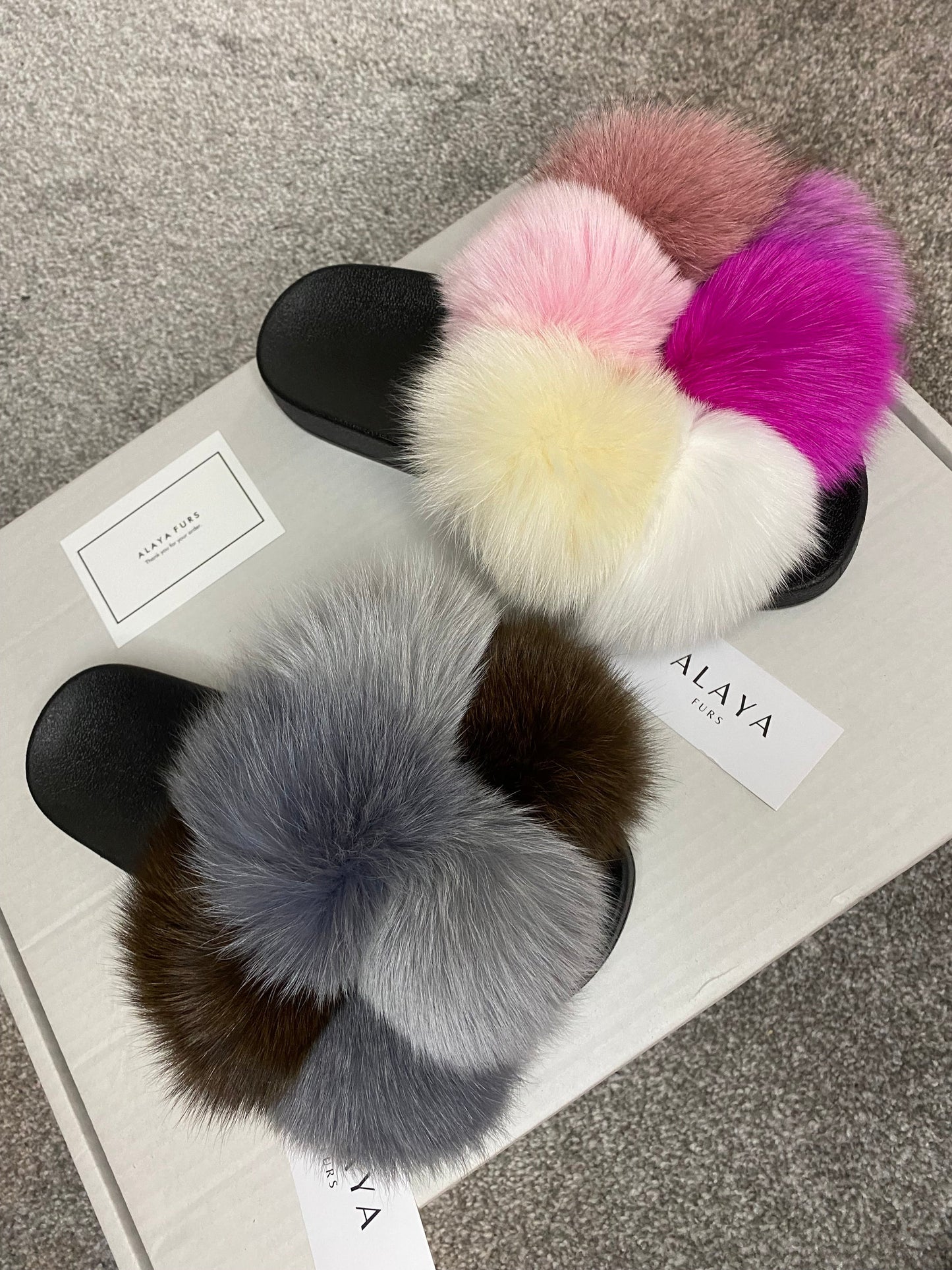 Pom Pom fur sliders