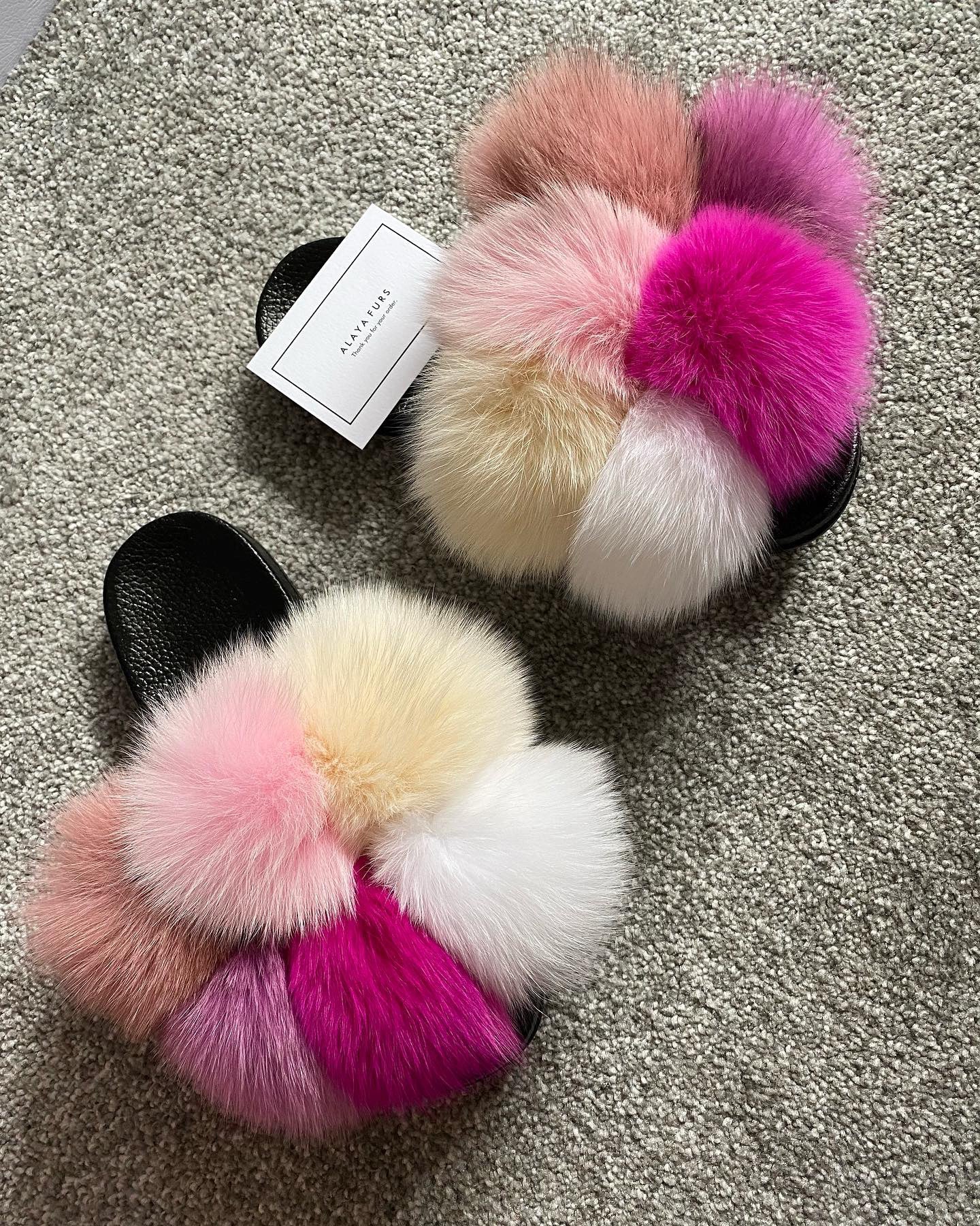 Pom Pom fur sliders